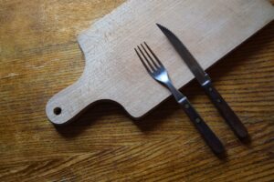 knife and fork, cutting board, wooden-2754142.jpg